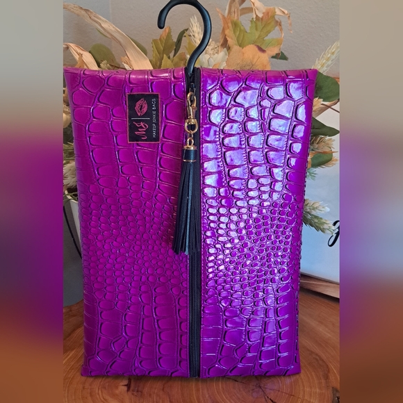 Makeup Junkie Handbags - Makeup Junkie 5 Piece Travel Set